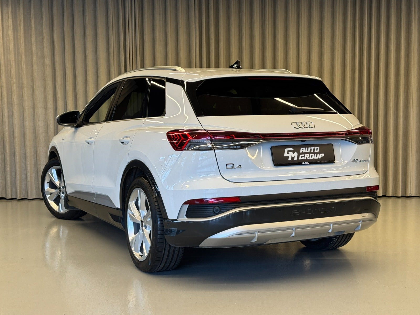 Hvid Audi Q4 e-tron fra 2023