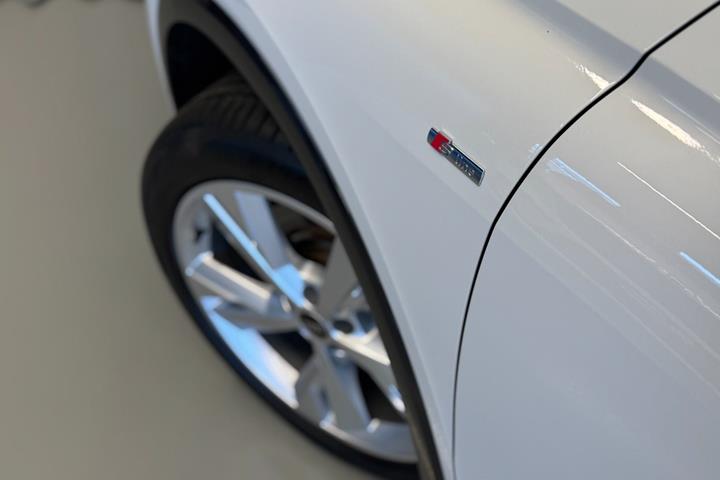 Hvid Audi Q4 e-tron fra 2023