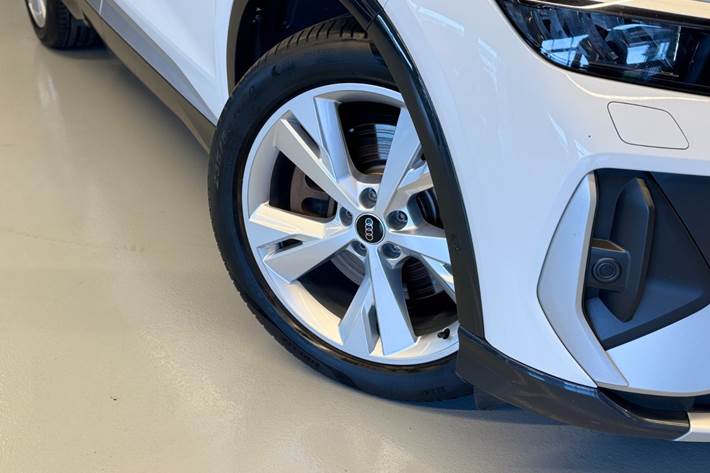 Hvid Audi Q4 e-tron fra 2023