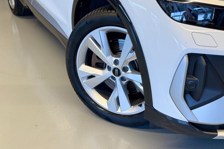 Hvid Audi Q4 e-tron fra 2023