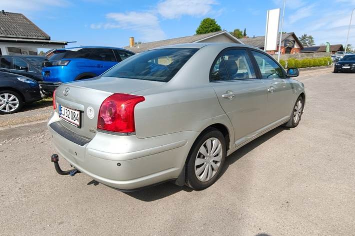 undefined Toyota Avensis fra 2003