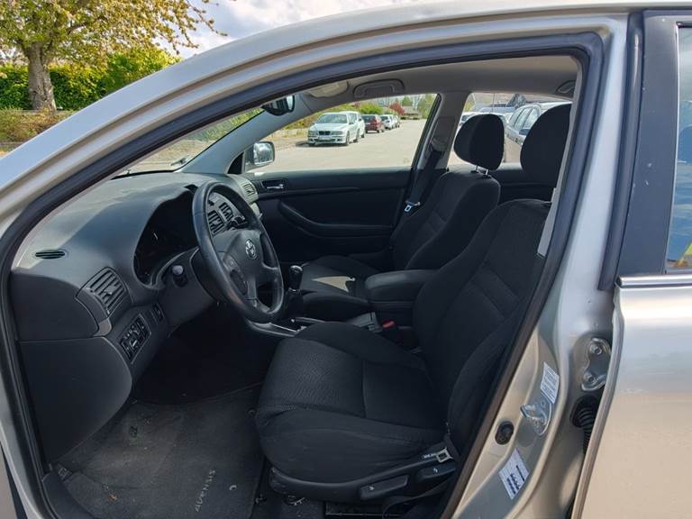 Toyota Avensis 2,0 VVT-i Executive