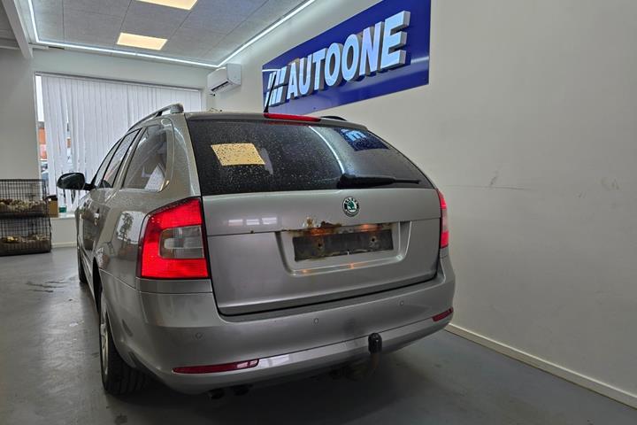 Orange Skoda Octavia fra 2012