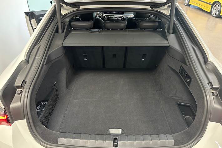 Hvid BMW i4 fra 2023