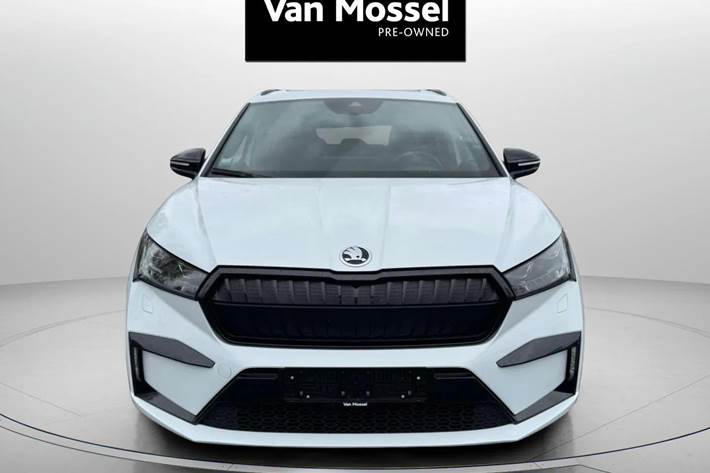 Hvid Skoda Enyaq fra 2023