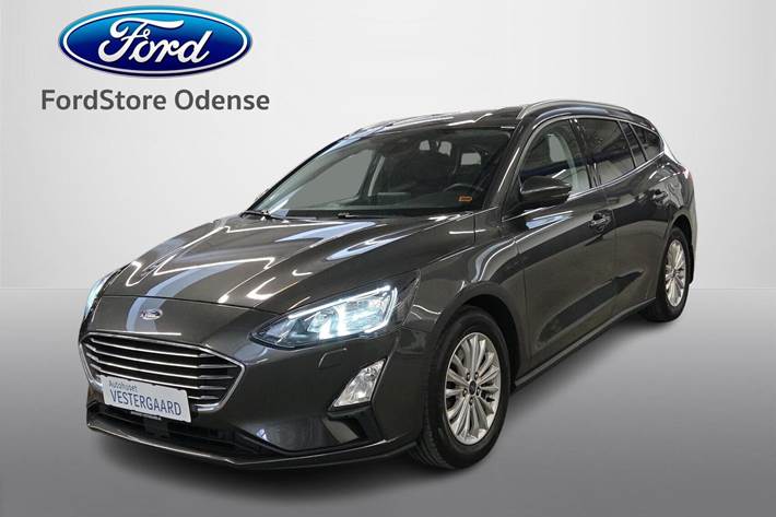 Grå Ford Focus fra 2021 set udefra