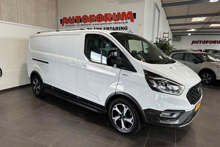 Hvid Ford Transit Custom 300 L2 fra 2021 set udefra