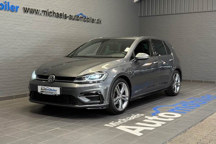 Grå VW Golf VII fra 2019