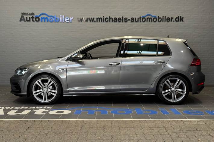 Grå VW Golf VII fra 2019