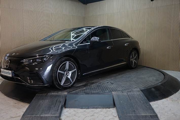 Grå Mercedes EQE350 fra 2023