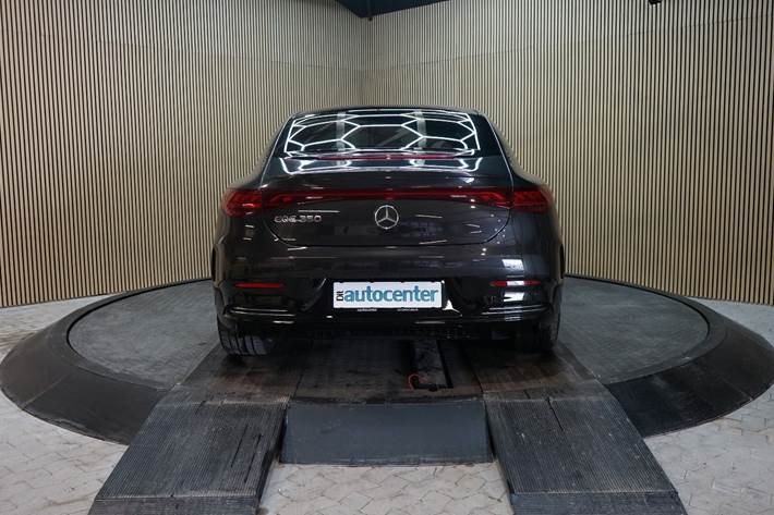 Grå Mercedes EQE350 fra 2023