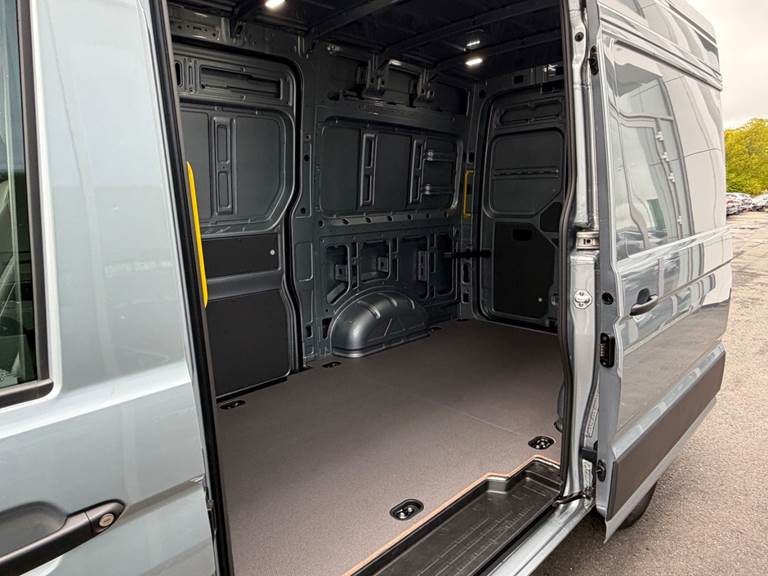 VW Crafter 35 2,0 TDi 177 Kassevogn L3H3 aut.