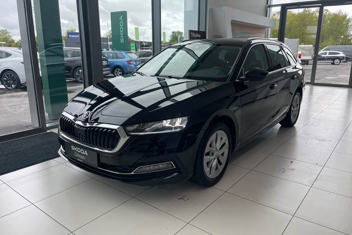 Sort Skoda Octavia fra 2024