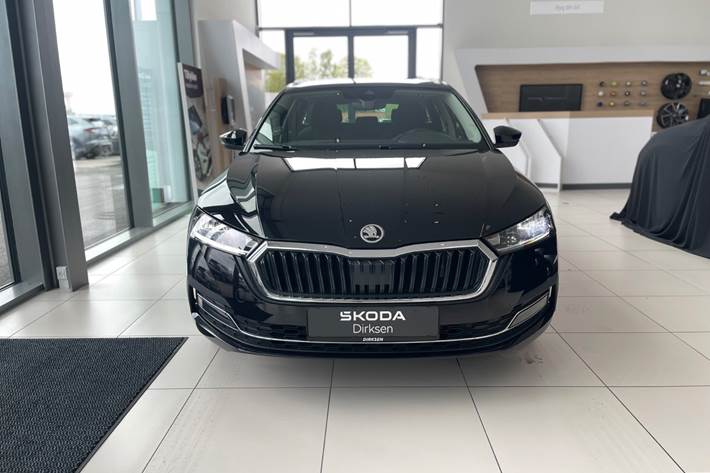 Sort Skoda Octavia fra 2024