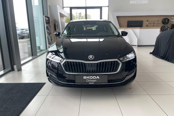 Sort Skoda Octavia fra 2024