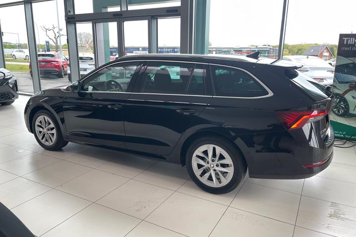 Sort Skoda Octavia fra 2024