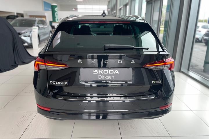Sort Skoda Octavia fra 2024
