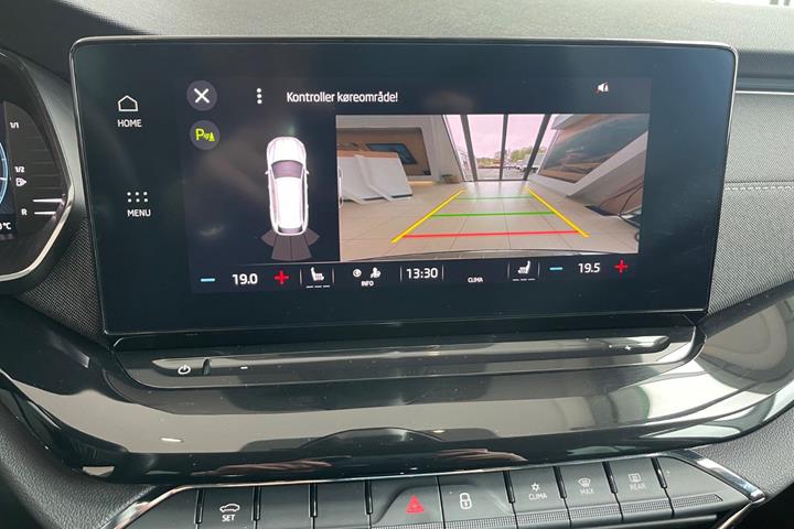 Sort Skoda Octavia fra 2024