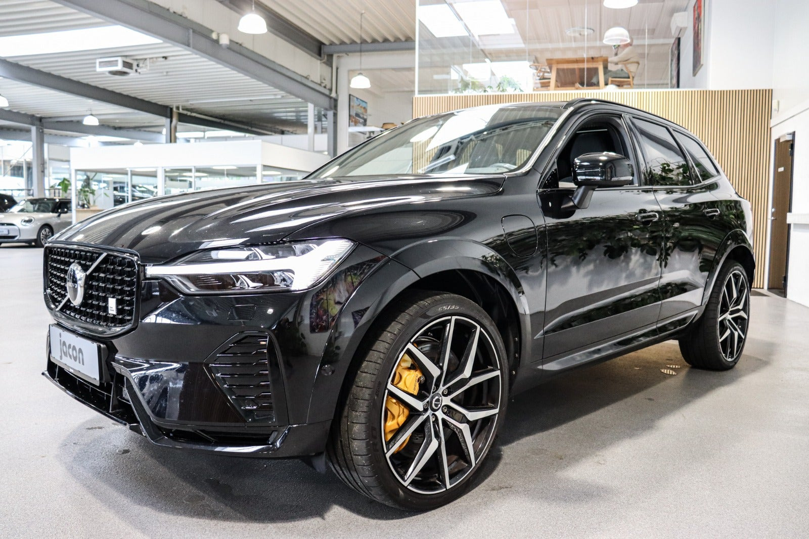 Sort Volvo XC60 fra 2023