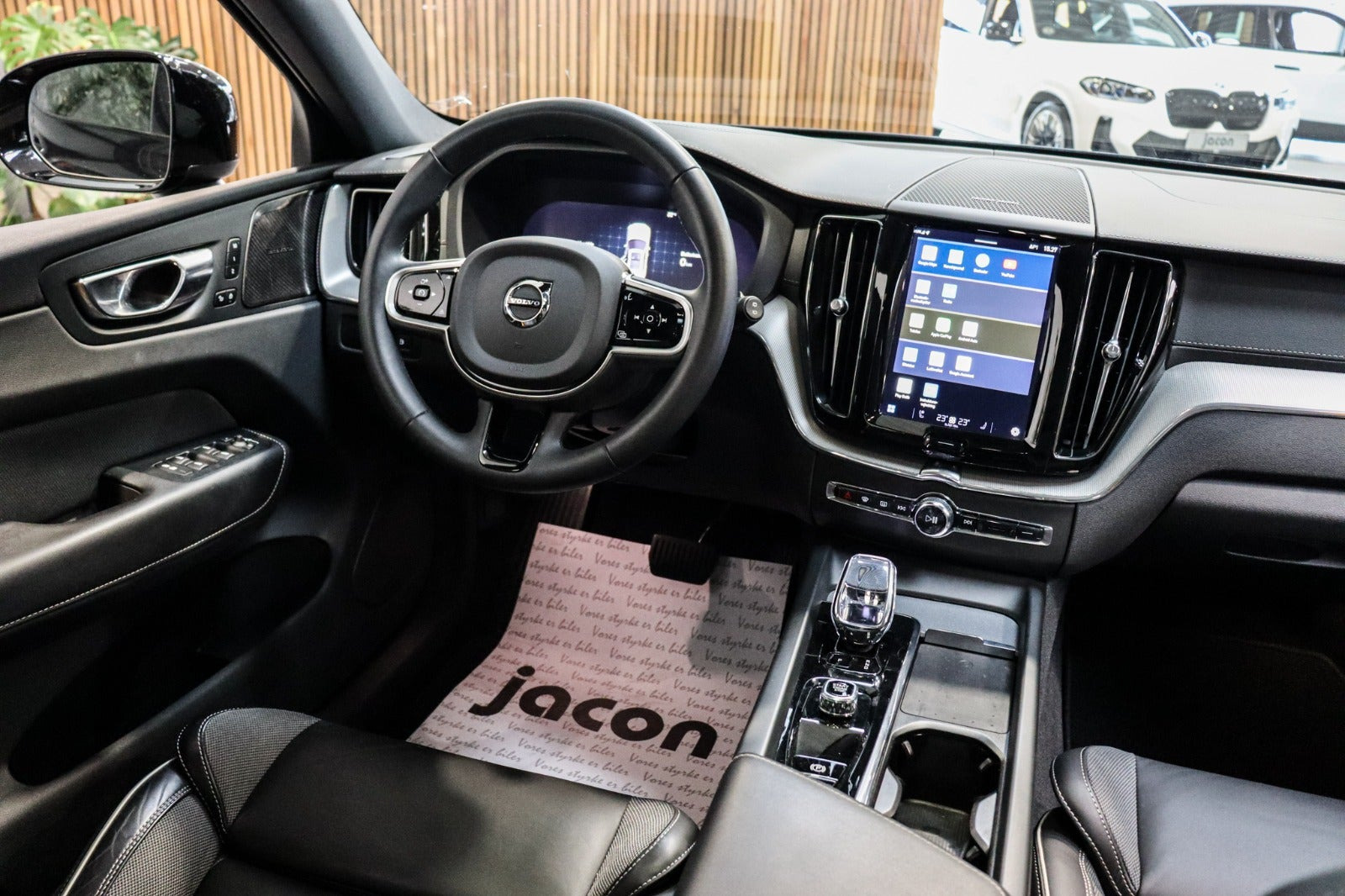 Sort Volvo XC60 fra 2023