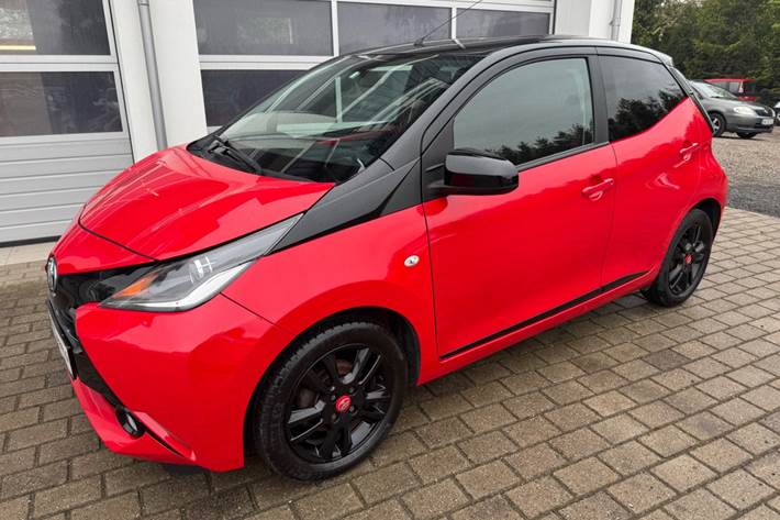 Rød Toyota Aygo fra 2017