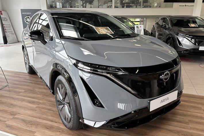 Grå Nissan Ariya fra 2026