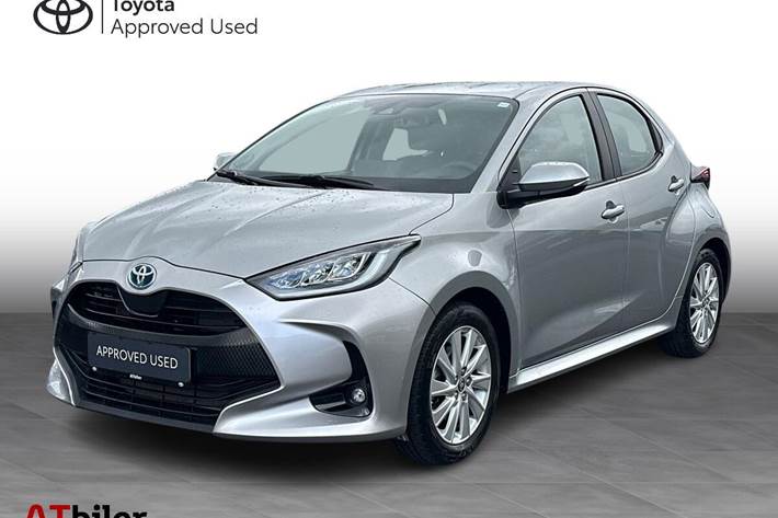 Sølv Toyota Yaris fra 2022