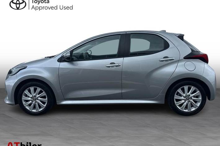 Sølv Toyota Yaris fra 2022