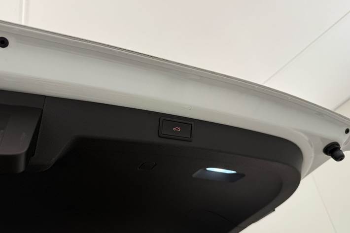 Hvid Skoda Enyaq fra 2023
