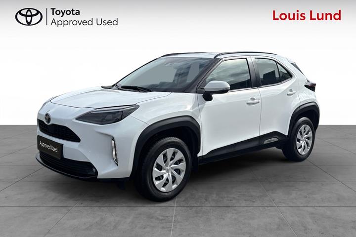 Hvid Toyota Yaris Cross fra 2024 set udefra