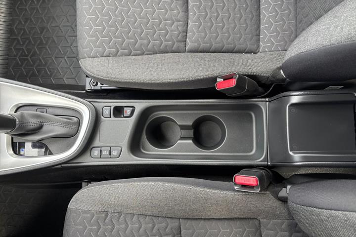 Hvid Toyota Yaris Cross fra 2024
