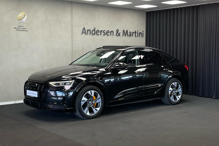 Sort Audi e-tron fra 2020 set udefra