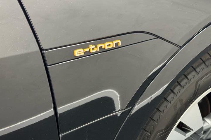 Sort Audi e-tron fra 2020