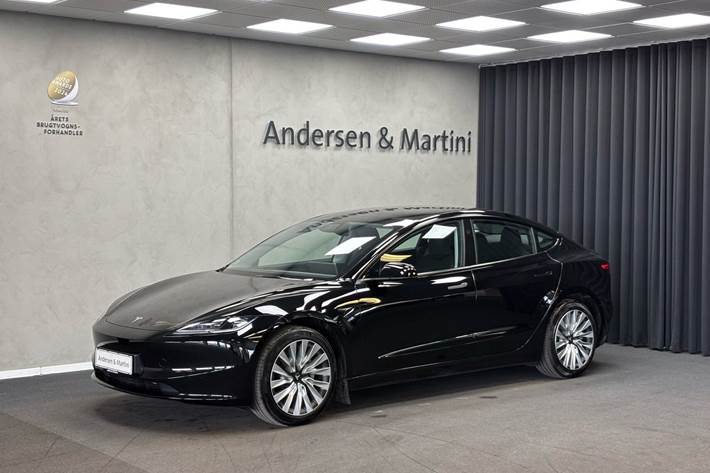 Sort Tesla Model 3 fra 2025