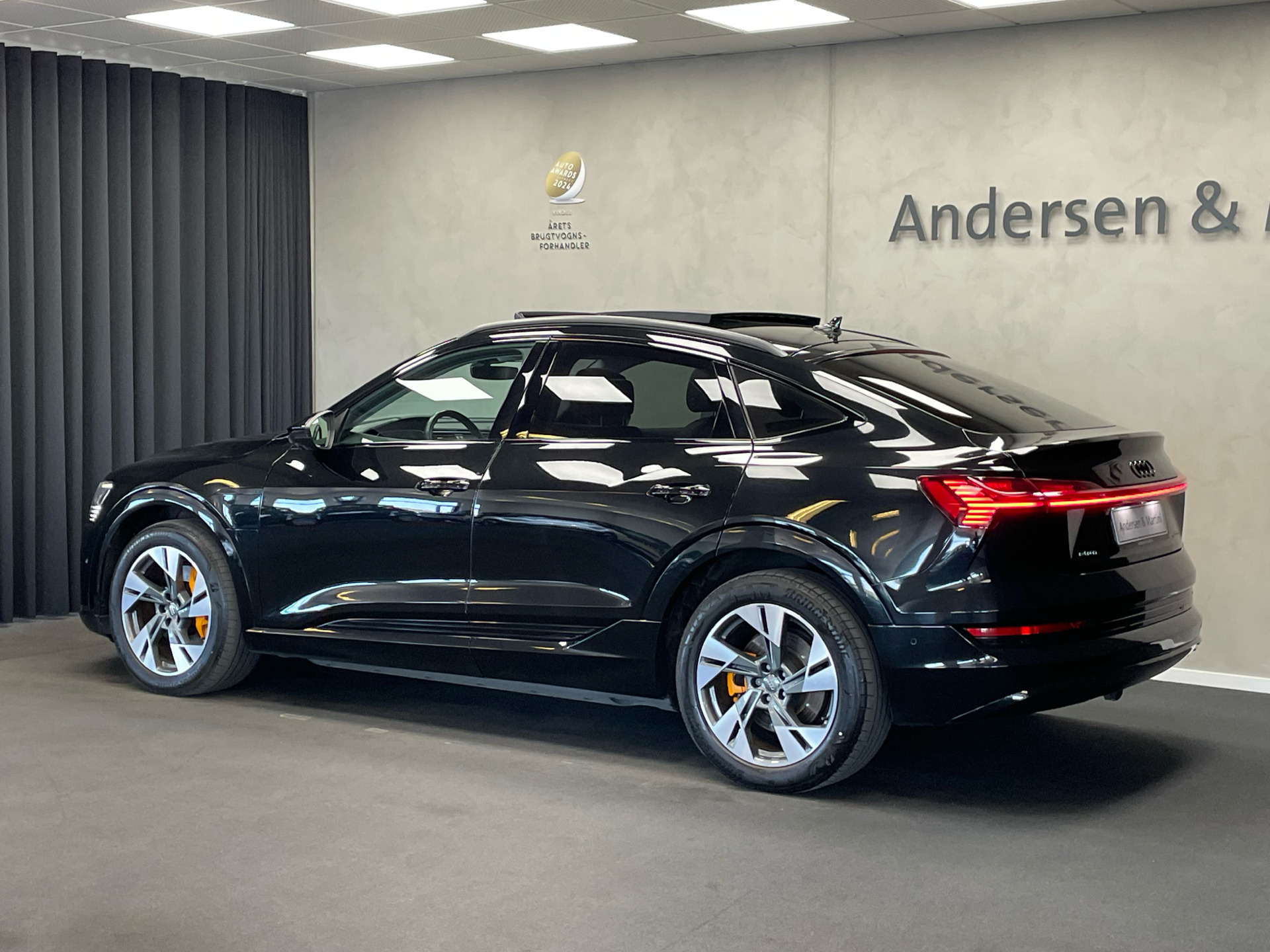 Sort Audi e-tron fra 2020