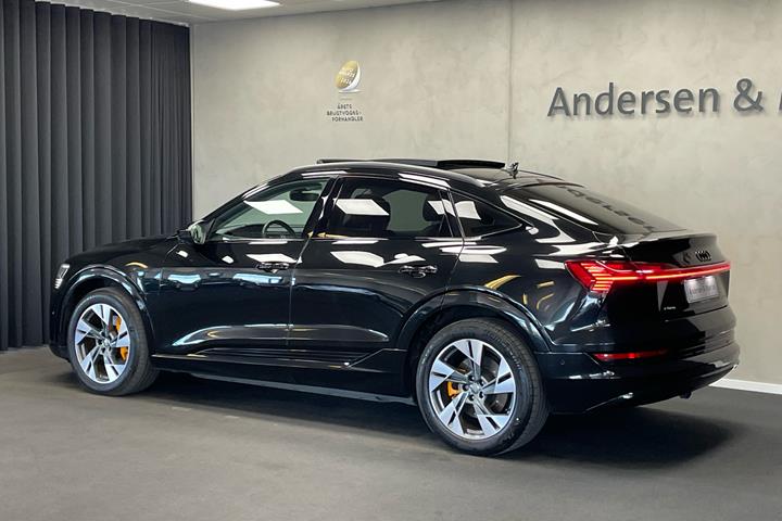 Sort Audi e-tron fra 2020