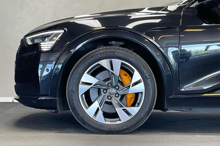 Sort Audi e-tron fra 2020