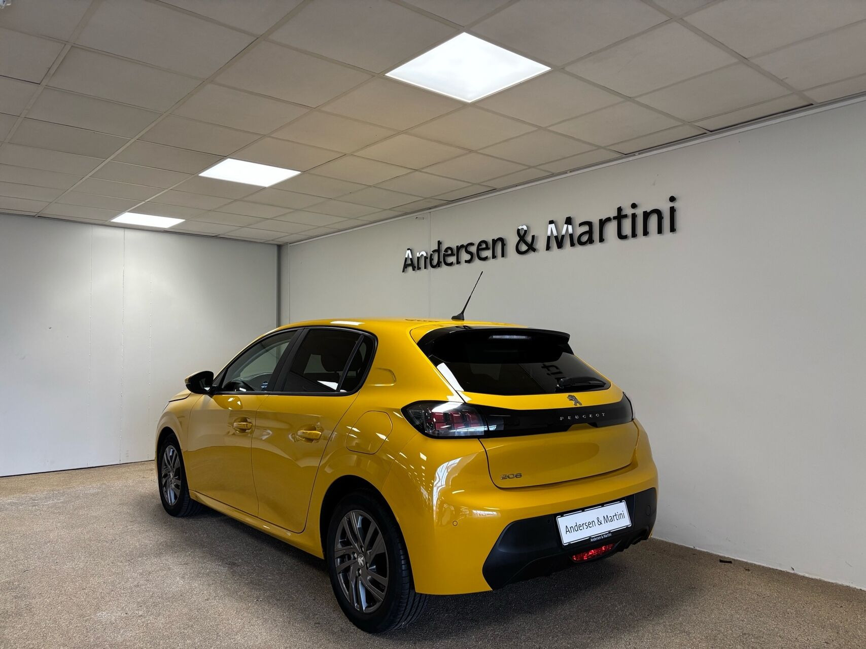 Gul Peugeot 208 fra 2021