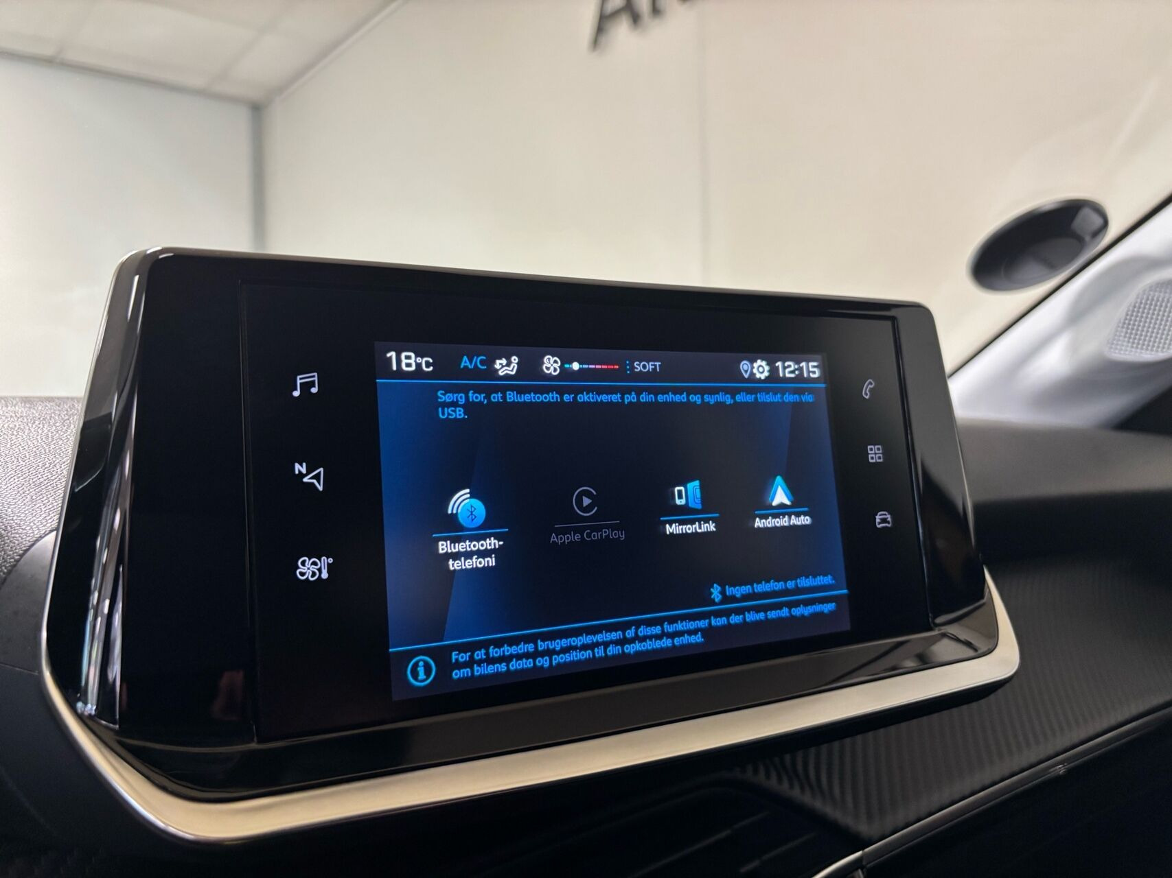 Gul Peugeot 208 fra 2021