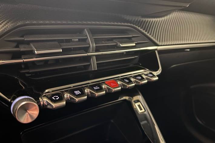 Gul Peugeot 208 fra 2021