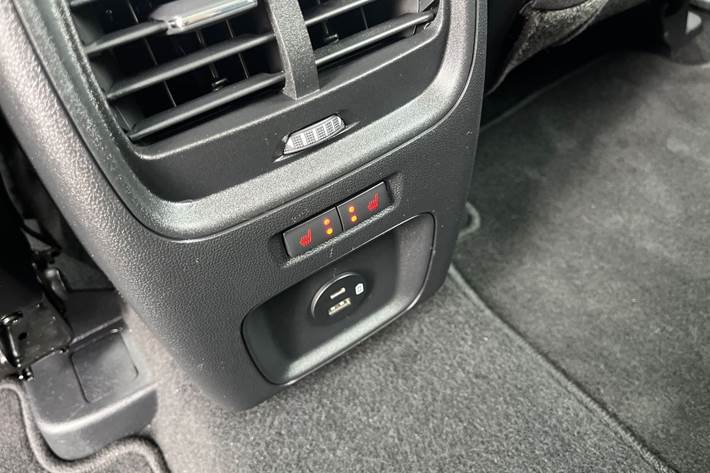 Grå Ford Kuga fra 2022