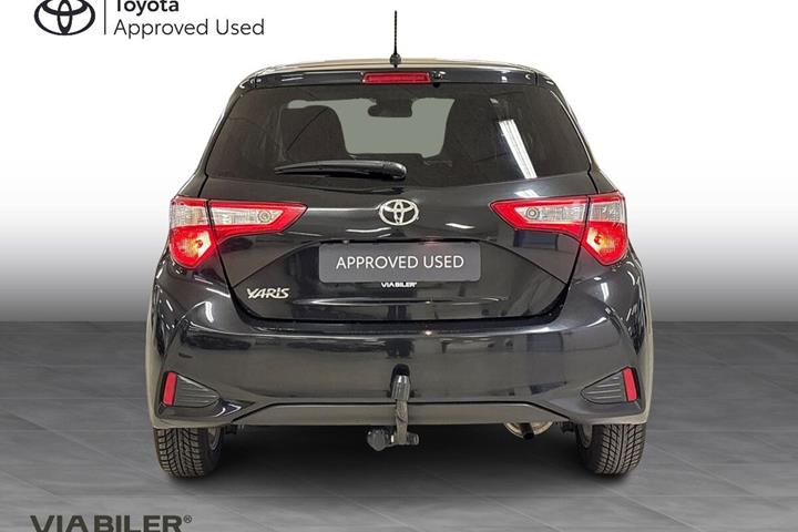 Sort Toyota Yaris fra 2018