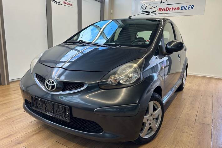 Sort Toyota Aygo fra 2008