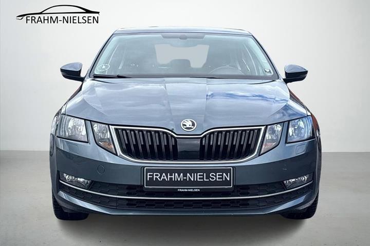 Grå Skoda Octavia fra 2017