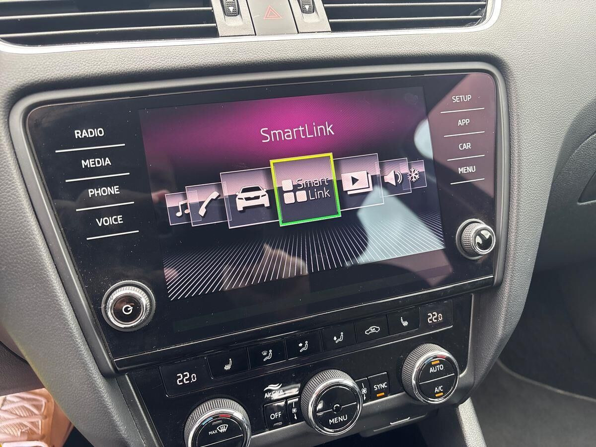 Grå Skoda Octavia fra 2017