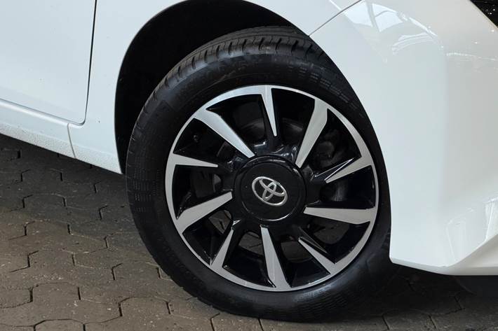 Hvid Toyota Aygo fra 2021