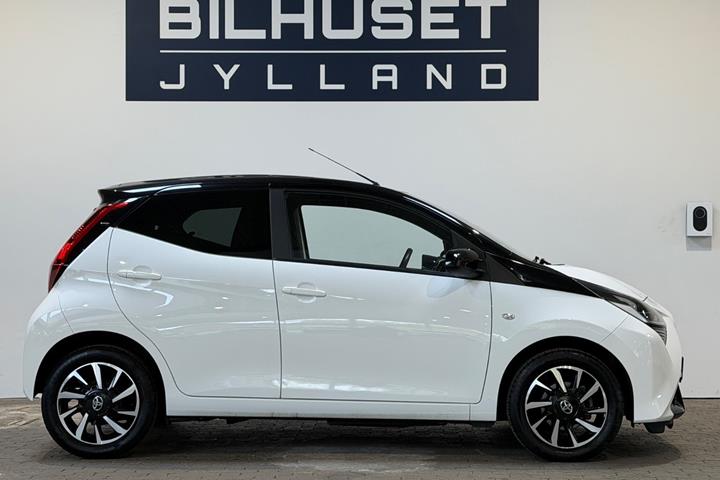 Hvid Toyota Aygo fra 2021