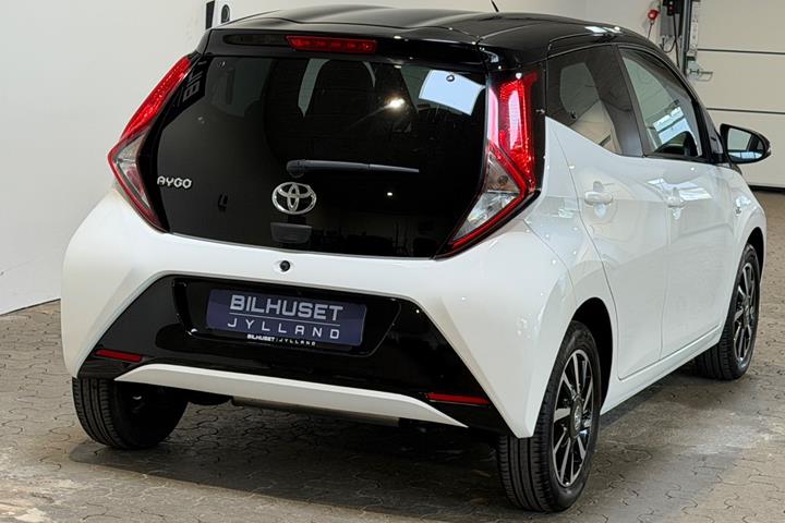 Hvid Toyota Aygo fra 2021
