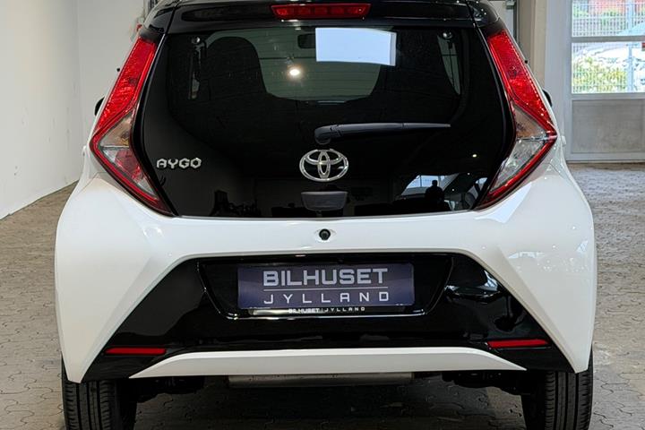 Hvid Toyota Aygo fra 2021