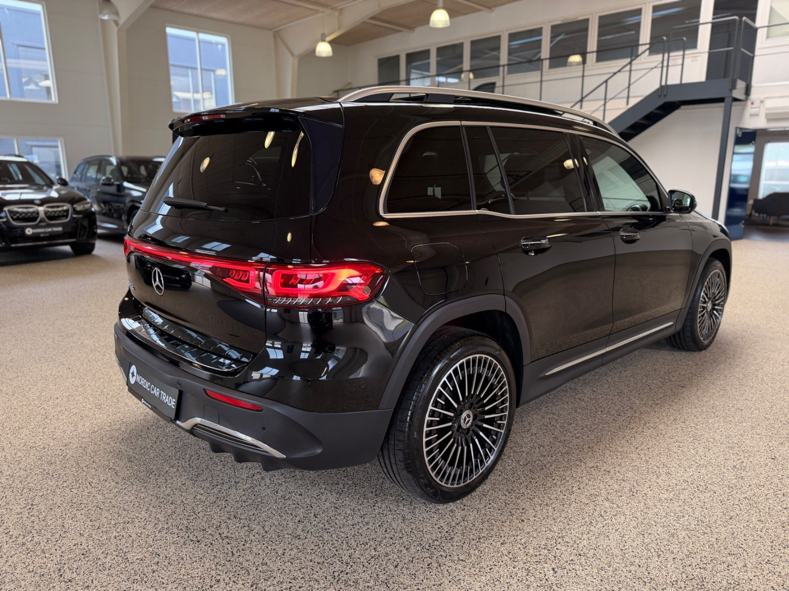 Sort Mercedes EQB250 fra 2023
